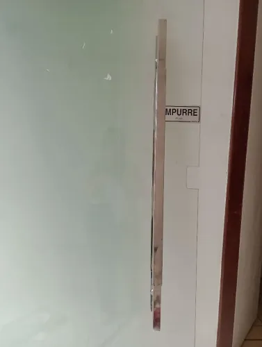Porta blindex com puxador em inox