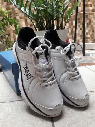 Aberto a negociação. Tênis Everlast Branco. Pouquíssimo uso. Tênis novo.