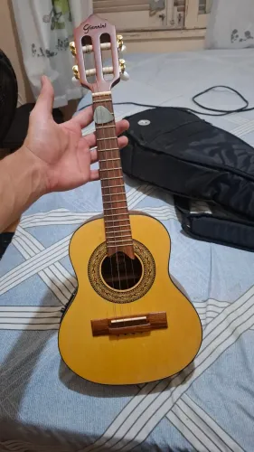 Cavaquinho Giannini edição Raiz com afinador digital