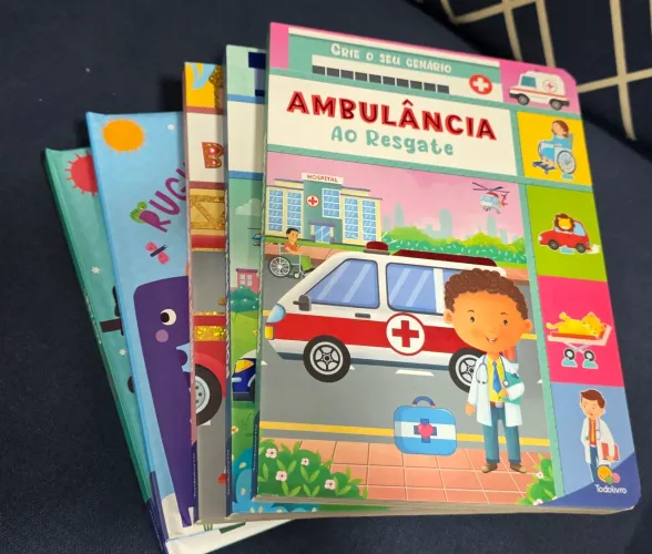 Coleções livros infantis 3D pop-up e monte seu cenário 