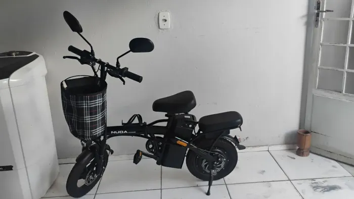 Bicicleta elétrica nuda