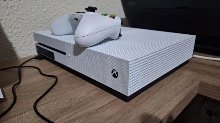 XBOX ONE S 1TB - Nunca usado