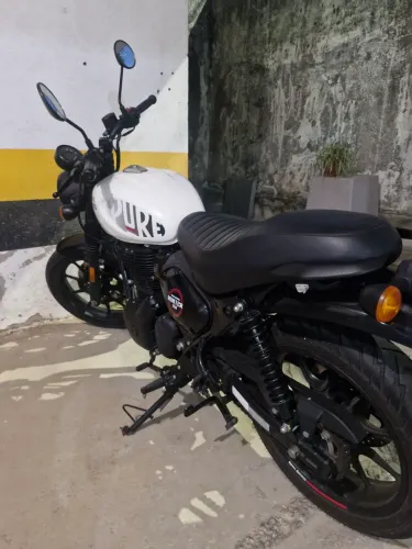 Royal Enfield Hunter 350 branca