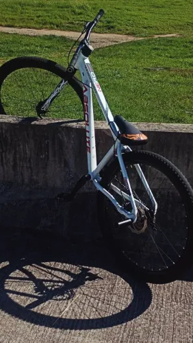 Bicicleta Absolute Nero boost