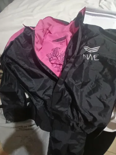 Capa  de chuva feminina nova
