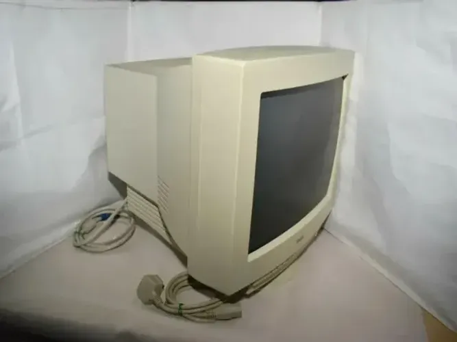 Monitor CRT Positivo 17 Polegadas Branco, res. 1280 x 1024