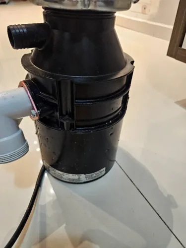 Triturador de residuos alimentares, marca insinkerator