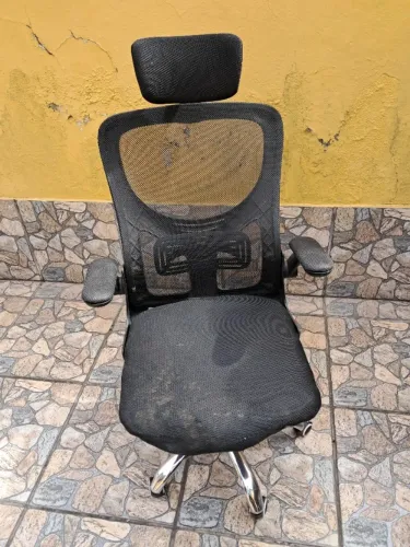 Cadeira de Escritório com encosto de cabeça, com defeito