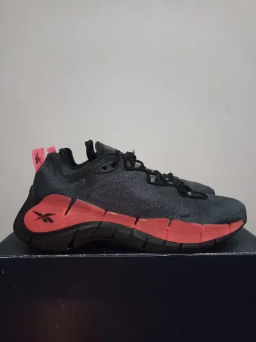 Tenis REEBOK tamanho 38 ou 39, original na caixa.