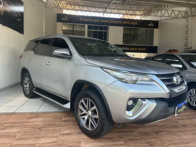 Toyota Hilux SW4 SRX 4X4 2.8 TDI 16V Dies. Aut. 2018