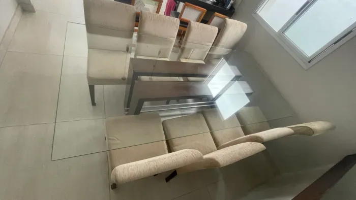 Mesa com 8 cadeiras