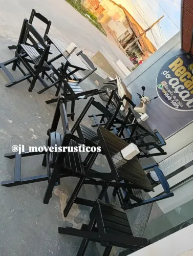 Vendo conjunto mesa dobrável com cadeiras