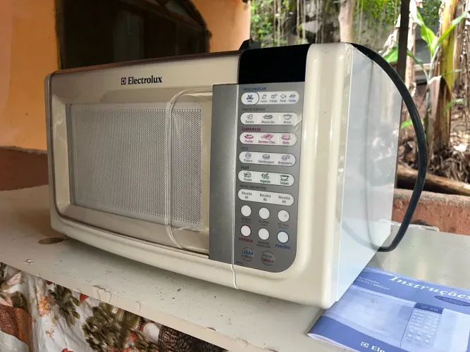 Micro-ondas LG 30L Novo na Caixa (127V) - Modelo MS3091BC