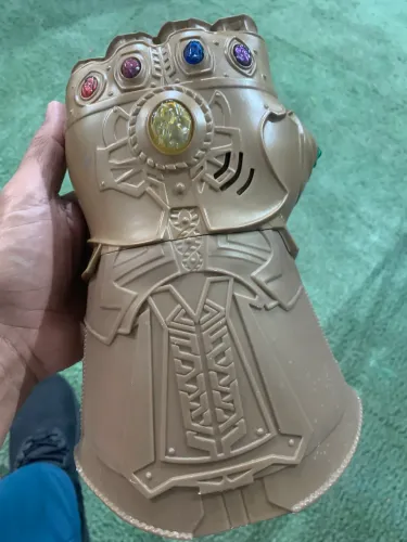 Manopla Thanos eletrônica