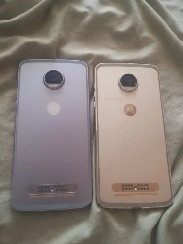 2 aparelhos Moto Z2 play 64gb