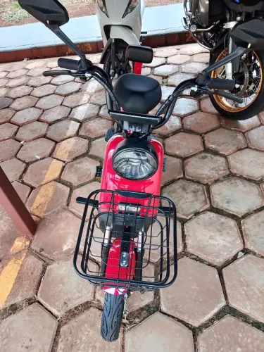 Scooter vermelha 