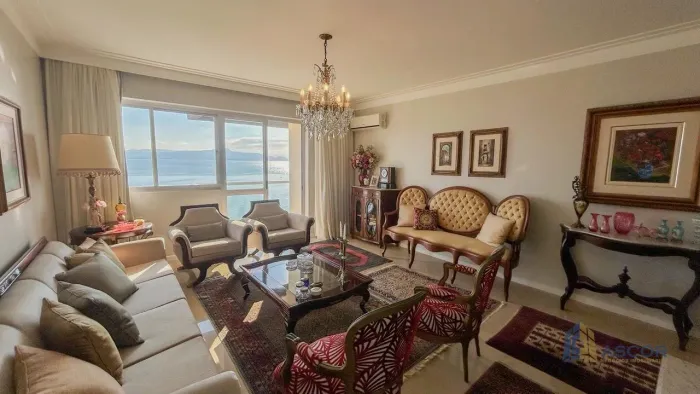 Apartamento à venda na Beira-Mar Norte, Agronômica - 165 m² reformado, vista livre e andar
