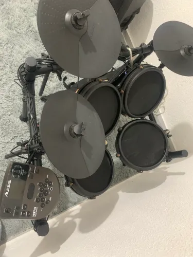 BATERIA ELETRÔNICA ALESIS