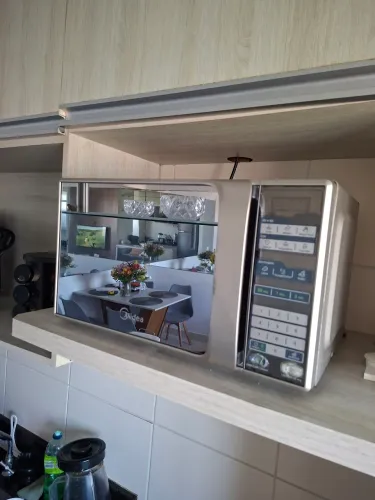 Vendo micro-ondas funcionando perfeitamente bem