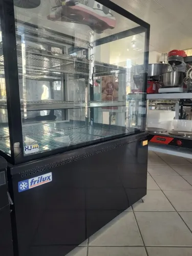 AL - VITRINE PRIME FRILUX 1.00 QUENTE  - NOVA 
