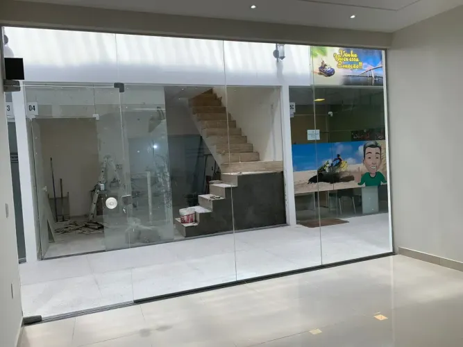 ALUGO SALA COMERCIAL PREMIUM EM PONTA NEGRA | CAVALCANTI CORRETOR CL5787