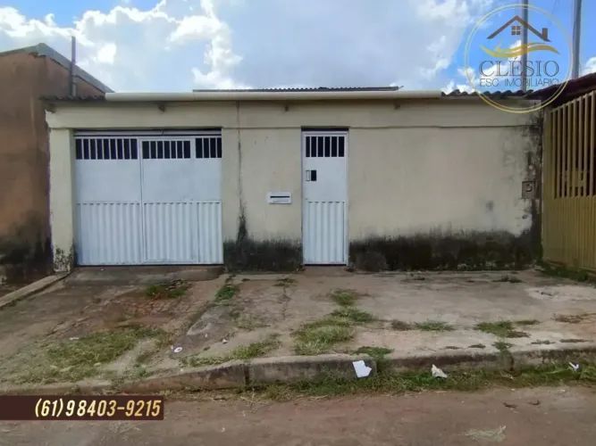 QR 211 com 2 residências.