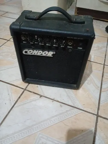 Vendo caixa de som para ensaiar em casa pequena gx 10