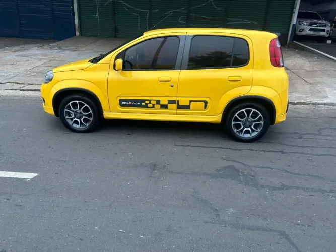 Fiat Uno Sporting 1.4 EVO Fire Flex 8V 4P 2012