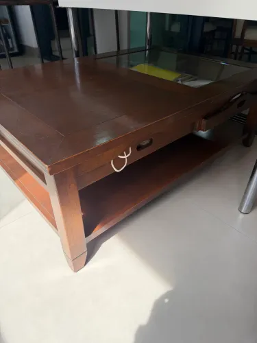 Vendo mesa de madeira maciça
