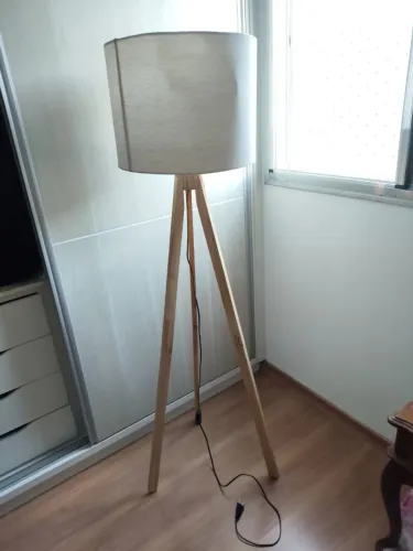 Abajur de chão 220v
