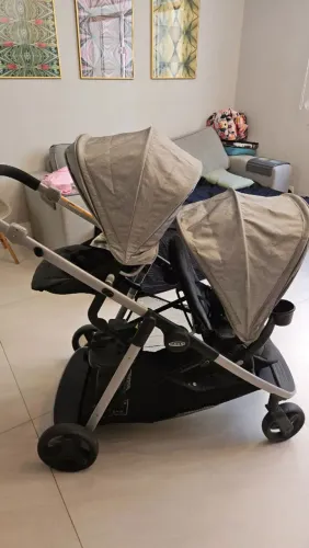 Carrinho de bebê para duas crianças!