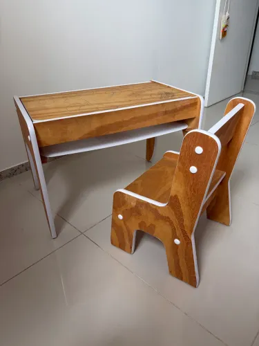 Mesa Sensorial Infantil de Madeira + Cadeira e Acessórios