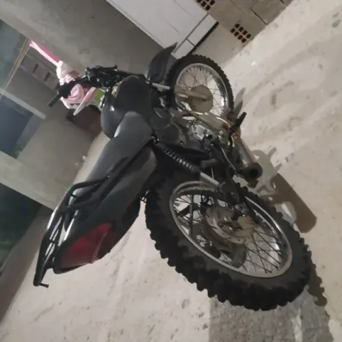Honda titan 125 2004 Preta-Moto de trilha em bom estado.