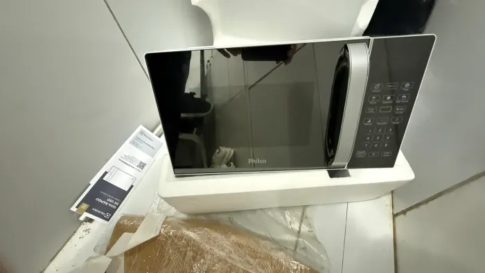 MICROONDAS 23L ELECTROLUX ME23S 220V PRATA