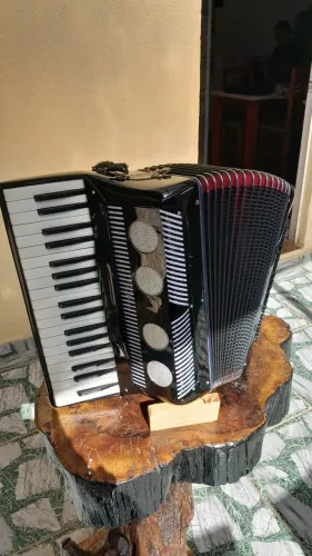Acordeon marinella 80 baixo