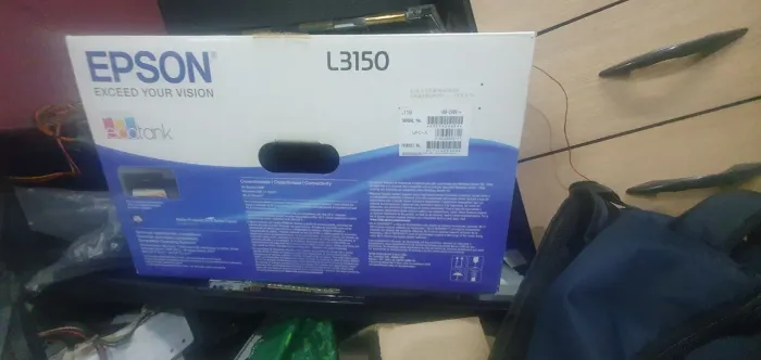 Epson l3150 vendendo para tirar peças ou arrumar  provavelmente entupimento 