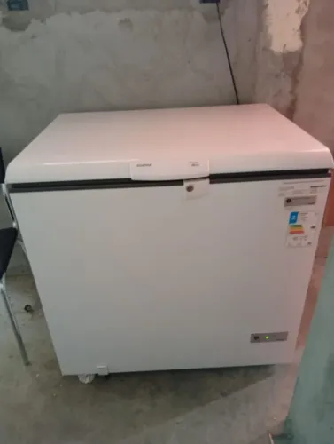 Vende-se uma freezer de 309 litrosR$2.500.00 intessados,tel:71- * falar com juliana
