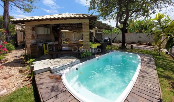 Casa residencial com 3 quartos e 200m² privativos na Daniela, Florianópolis