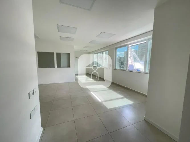 Sala comercial para locação no bairro Tabajaras