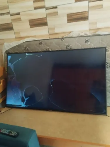 Tv 65 polegadas, tela trincada