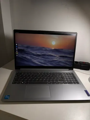 Notebook Lenovo Core i3 12ª Geração | SSD NVMe | Excelente Estado