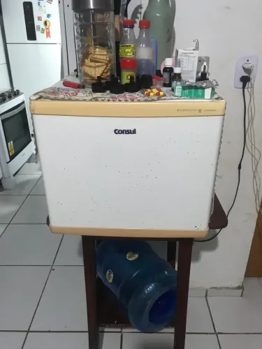Vende-se um frigobar 