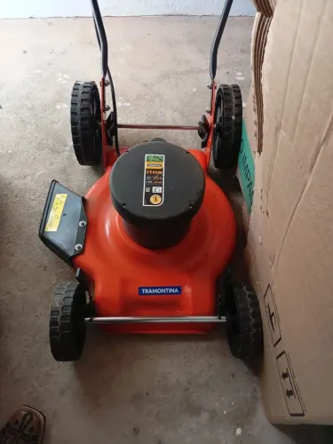 Carrinho de cortar grama Tramontina, 2500w