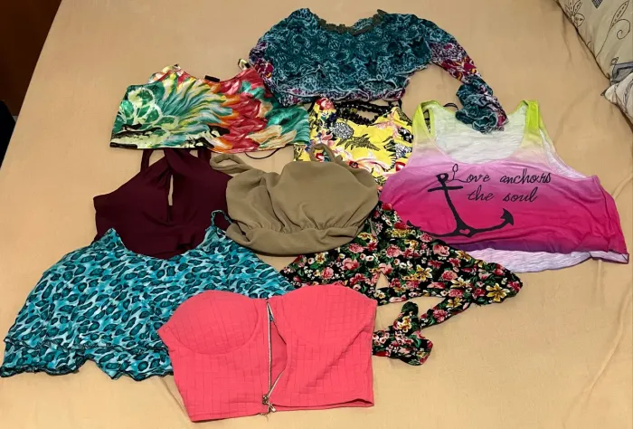 LOTE DE ROUPAS FEMININAS | 25 PEÇAS