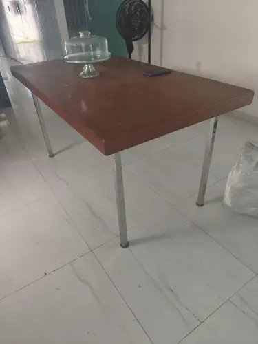 Vendo mesa madeira com pés em inox 