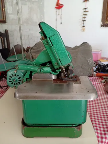 Máquina de overloque 