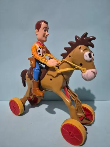 Toy story 4 Woody e Bala no alvo galopantes
