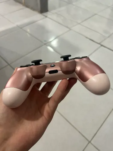 Controle PlayStation Dualshock 4 Rosa Dourado COM DEFEITO