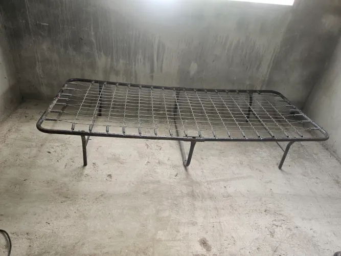 Base de ferro para cama de solteiro 