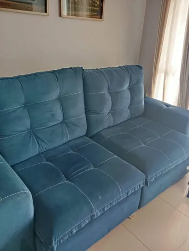 Sofá retrátil suede azul-marinho R$1.150,00